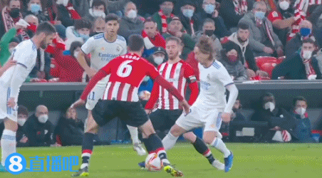 永远的黑豹，葡萄牙队正式发布致敬传奇尤西比奥的特别款球衣（葡萄牙队发布致敬尤西比奥特别战袍，“黑豹”传奇永恒）