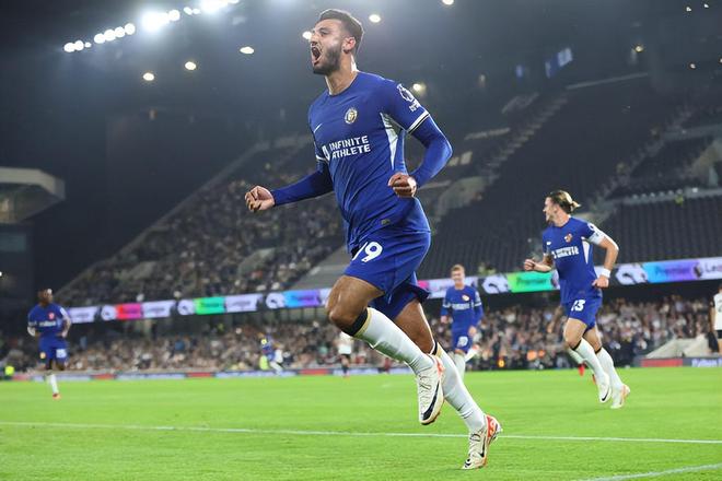 巴萨梅西自由球进球助球队领先（梅西任意球建功，助巴萨取得领先）