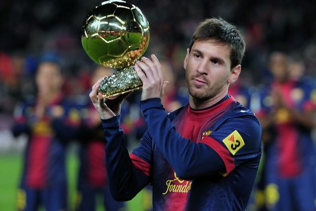 巴萨官方：邦马蒂已完成左腓骨骨折手术，预计恢复期为5个月（巴萨官宣邦马蒂左腓骨骨折接受手术，预计伤缺5个月）