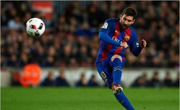 甘超对阿奇姆彭做闭嘴手势，钟义浩扳平比分后做同样手势回击（甘超向阿奇姆彭做噤声手势，钟义浩扳平后以同样动作回敬）