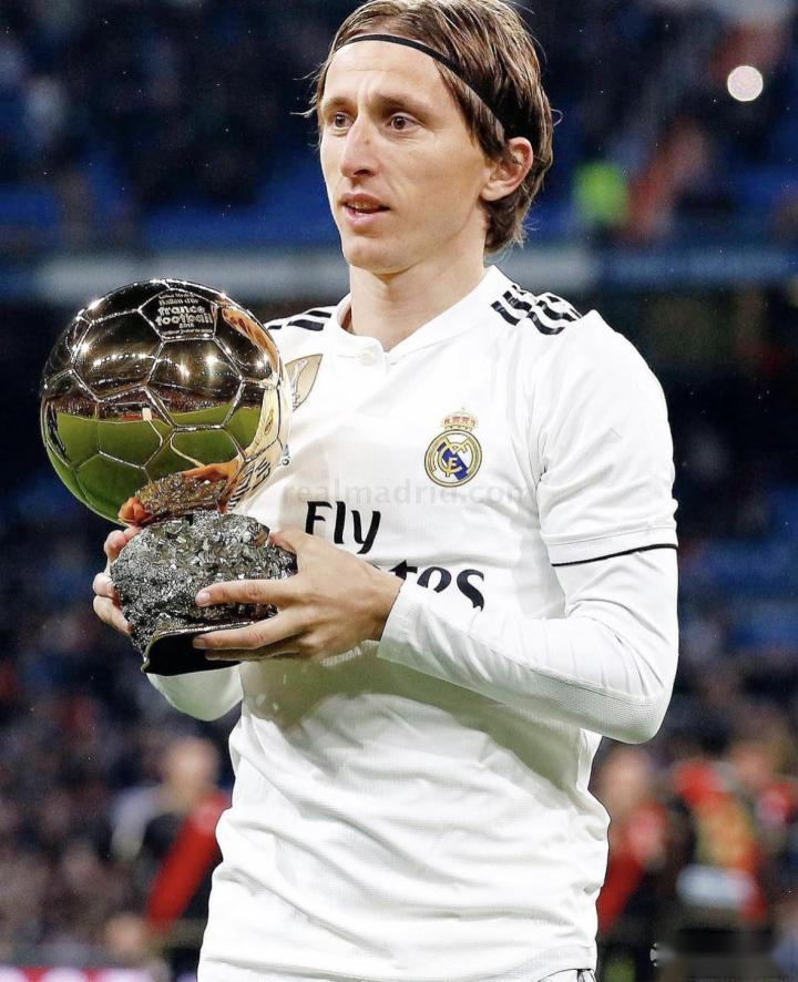 凯恩vs斯图加特全场数据：出战30分钟，射门4次进3球（凯恩对阵斯图加特：30分钟4射3中，全场数据速览）